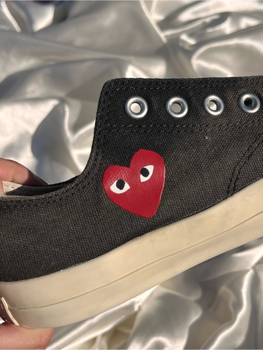Unisex Comme des Garçons PLAY converse low top in Black men’s 6 / women’s 8 - Picture 2 of 6